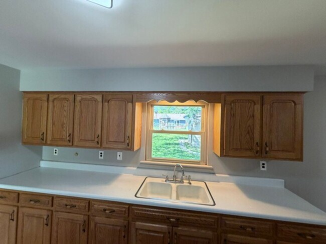 Building Photo - House for Rent in Bartonville 3 BR / 1 BA