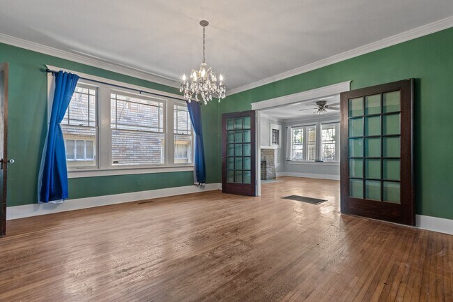 Building Photo - 1720 W 24th St