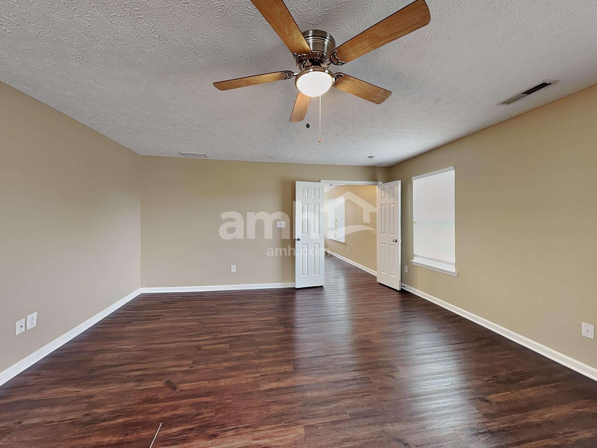 Building Photo - 942 Sheets Ct