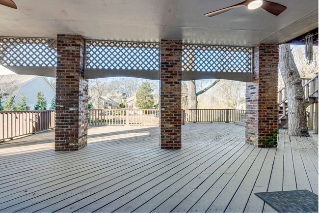 Building Photo - Spacious Green Hills Retreat | 3–4BR, 3BA | Deck, Hot Tub, & Prime Location