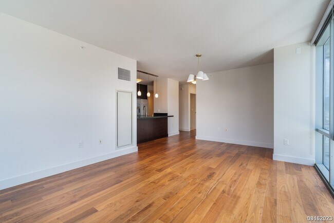 Building Photo - Waihonua 2br 2ba 2pkg (tandem) w/Storage, High Floor, Amenities (Honolulu)