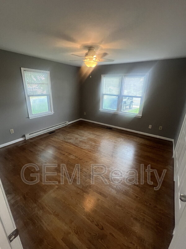 Building Photo - 349 White Oak Rd