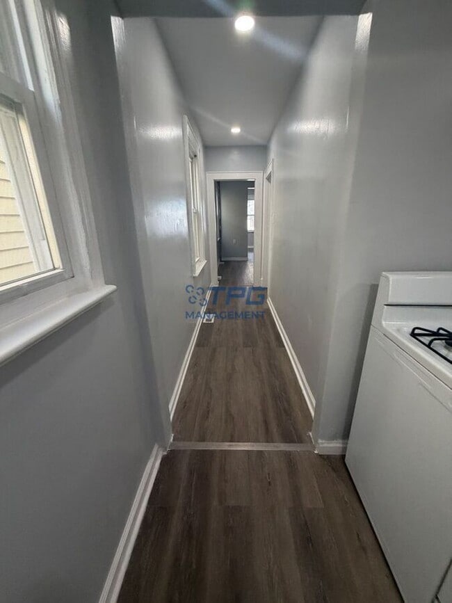 Building Photo - 134 Dewey St