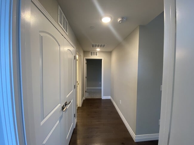 Building Photo - Newly Built Condo in the Side Creek Neighborhood!