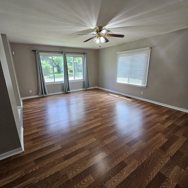 Building Photo - Spacious Newer Build 3 Bedroom Ranch w/ Ti...