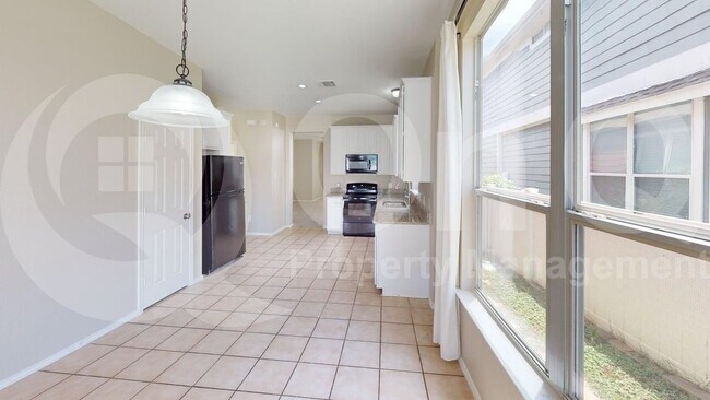 Building Photo - 10301 Waterbury Dr