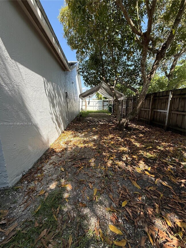 Building Photo - 9286 SW 146th Ct