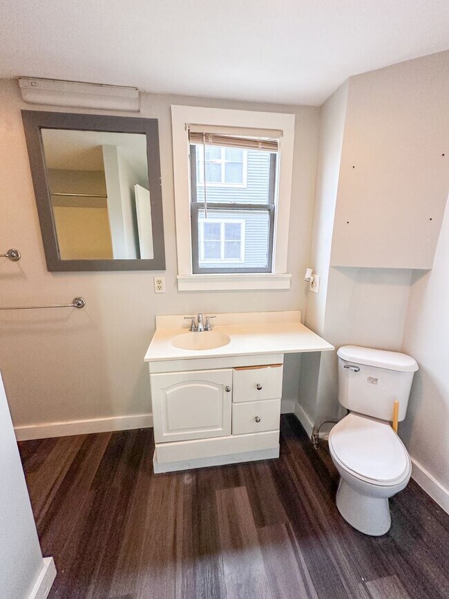 Building Photo - 921 Fourth NW