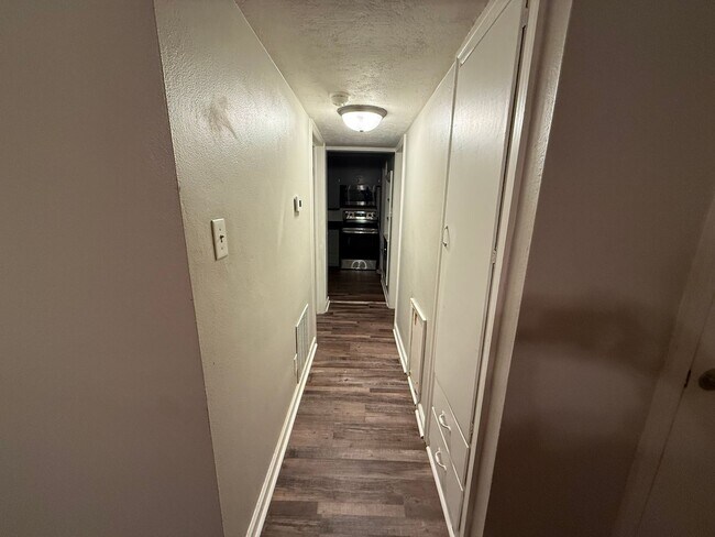 Building Photo - 861 N 11th St