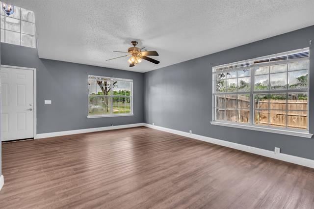 Building Photo - 901 Greenbend Dr