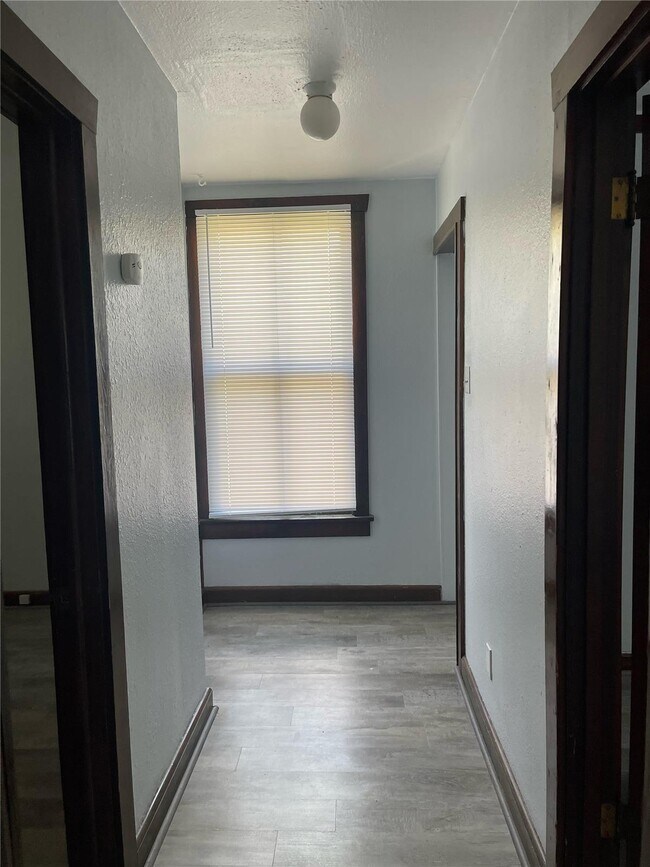 Building Photo - 1717 Lasalle St