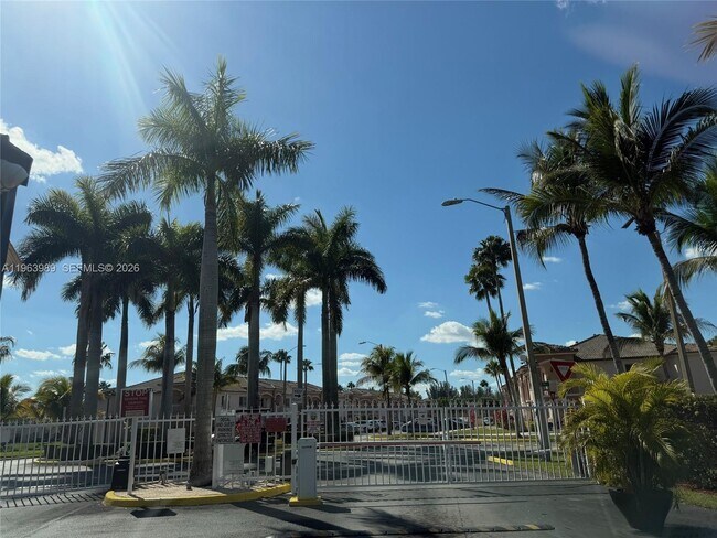 Building Photo - 2731 SE 12th Rd