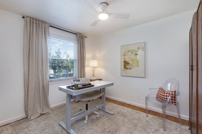 Building Photo - Bright East Nashville Townhome!