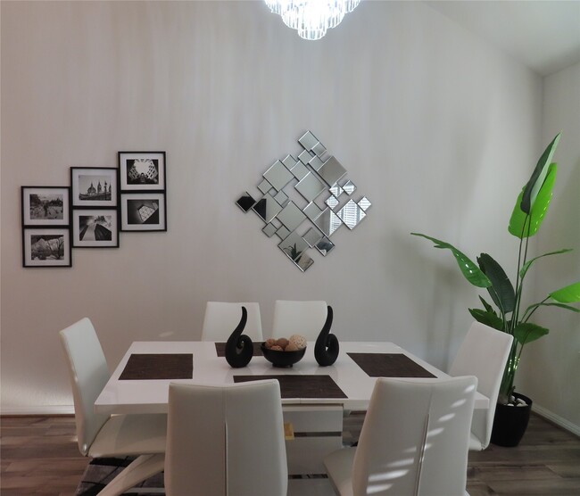 Building Photo - 10818 Sugar Pne Ln