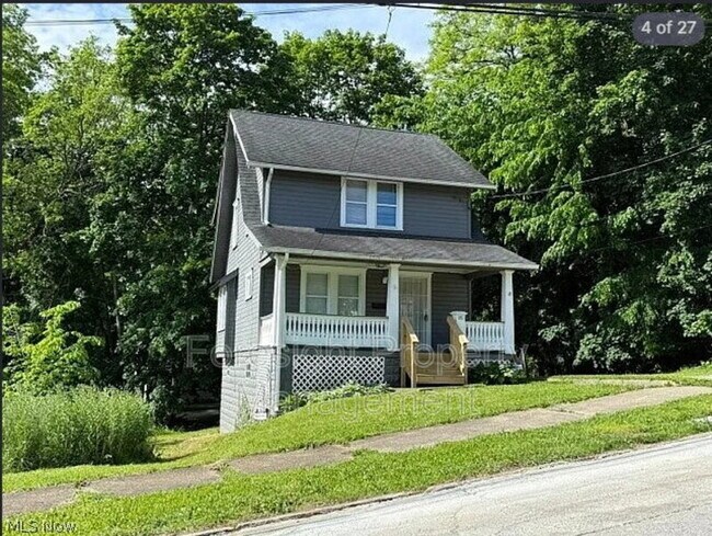 Building Photo - 692 W Thornton St
