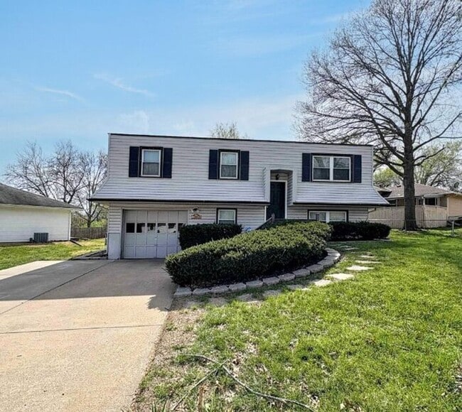 Primary Photo - Comfortable 3-Bedroom Home with Fenced Yar...