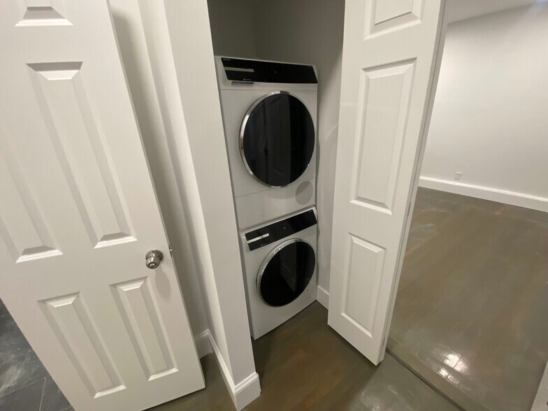 Building Photo - 111 Park Dr