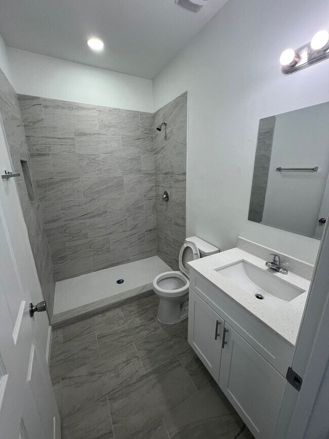 Building Photo - MOVE IN READY & BRAND NEW! Modern 3BD/ 2BA/ 1 Car Garage in Cape Coral