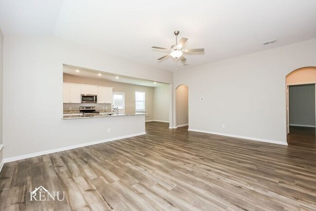 Building Photo - 2028 Hialeah Dr