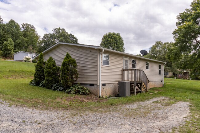 Building Photo - 60 Brooklane Dr