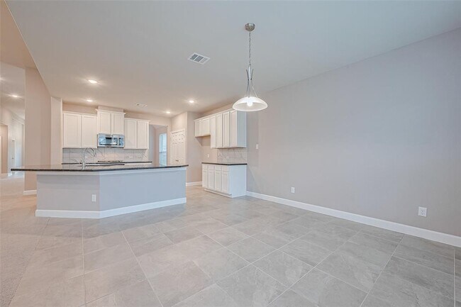 Building Photo - 5511 Highland Dr