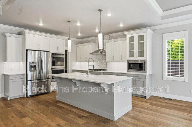 Building Photo - 3761 W Renhold Dr