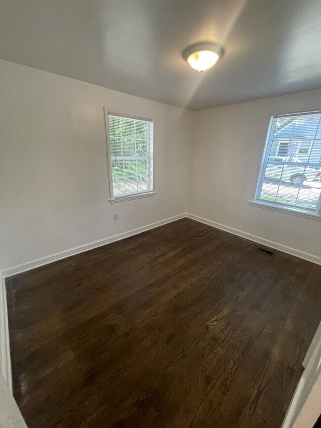 Building Photo - 2 bd 1 ba Detached house