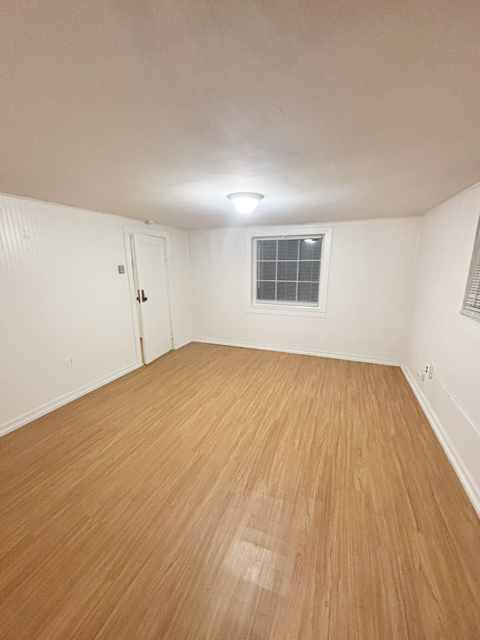 Building Photo - 310 SE Spring St