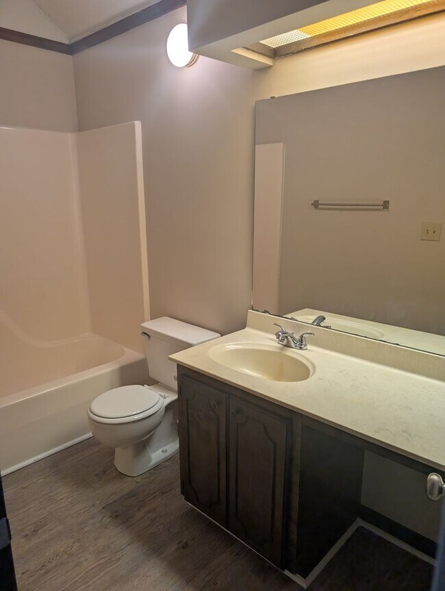 Building Photo - 311 Rock Knoll Dr