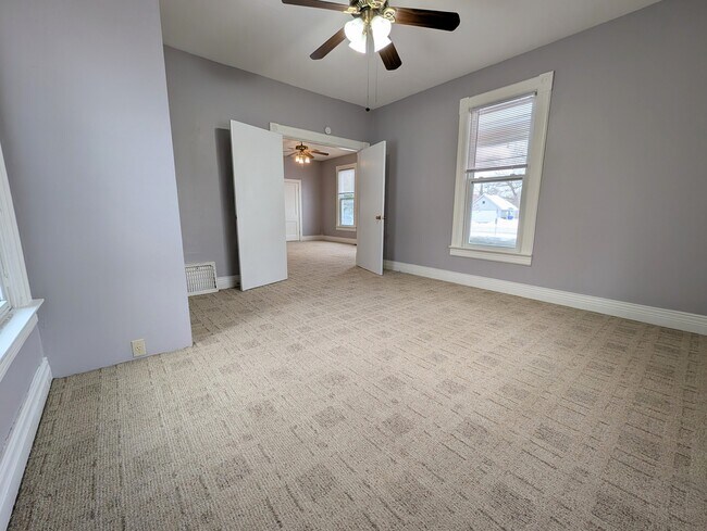 Building Photo - 306 N State St