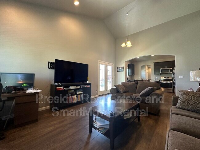 Building Photo - 10684 Wild Rice Dr