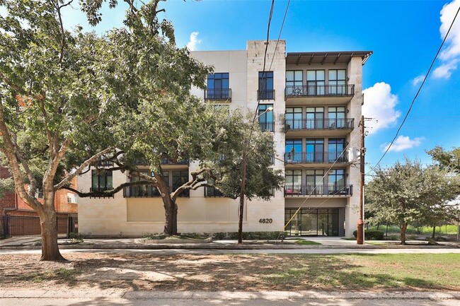 Building Photo - 4820 Caroline St