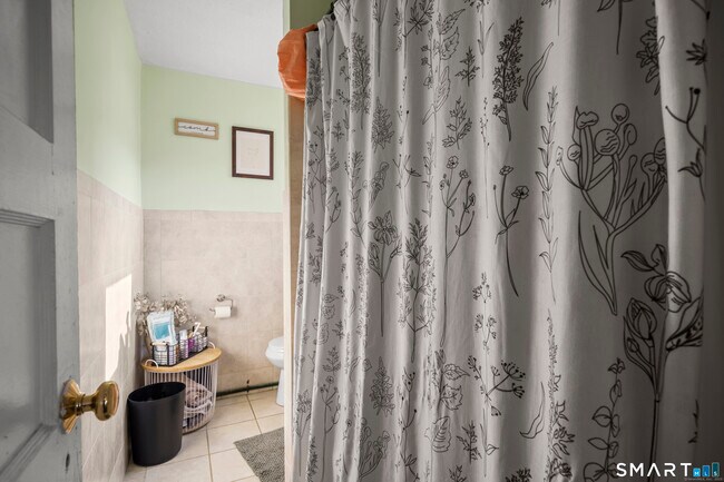 Building Photo - 383 Davis St