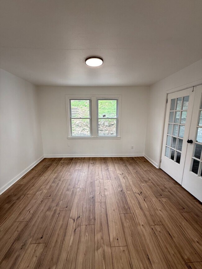 Building Photo - Newly Renovated 3 Bedroom in Swissvale- Spacious Single Family Home!