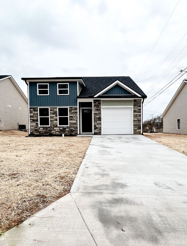 Building Photo - 3 Bedroom 2 Full Bath HOUSE with GARAGE