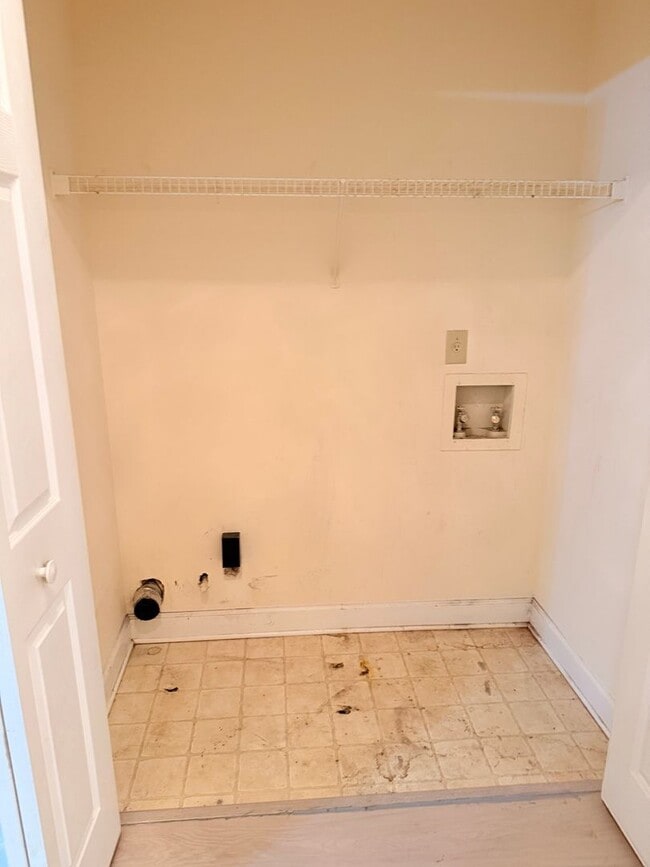 Building Photo - 1360 Avalon Dr