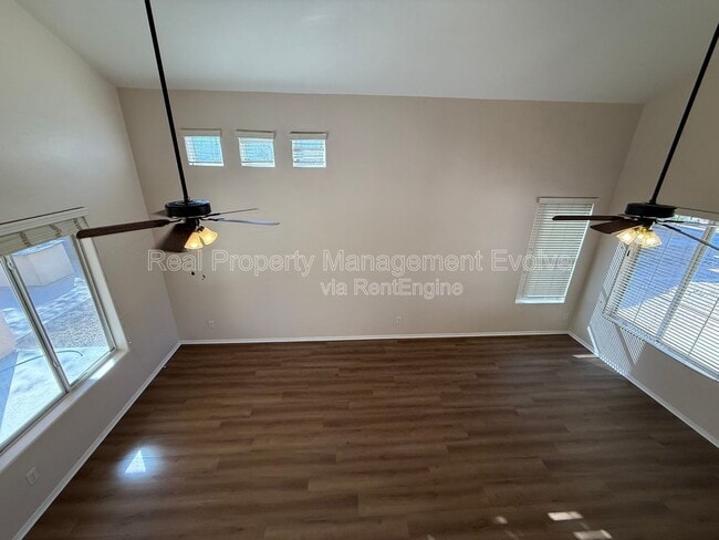 Building Photo - 1677 S Peppertree Dr