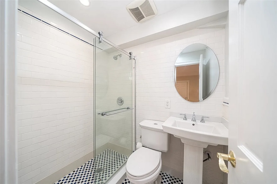 Building Photo - 116 Garden St