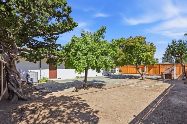 Building Photo - Wow! What a Great Home! Available Now!