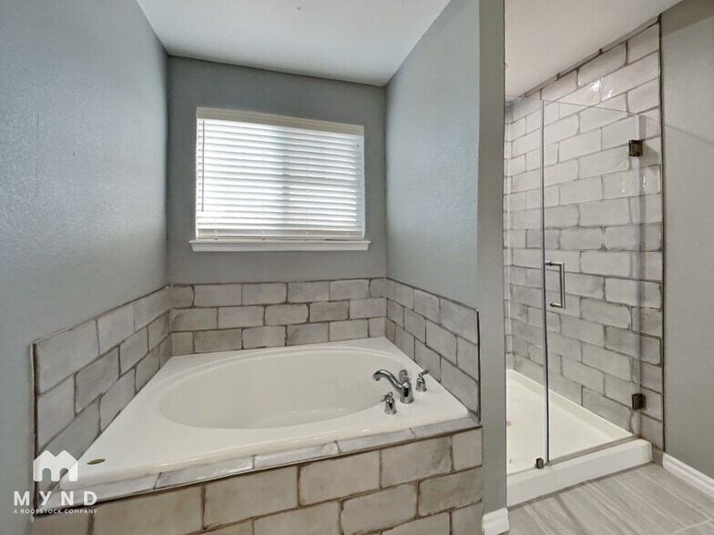 Building Photo - 10835 Heatherton St