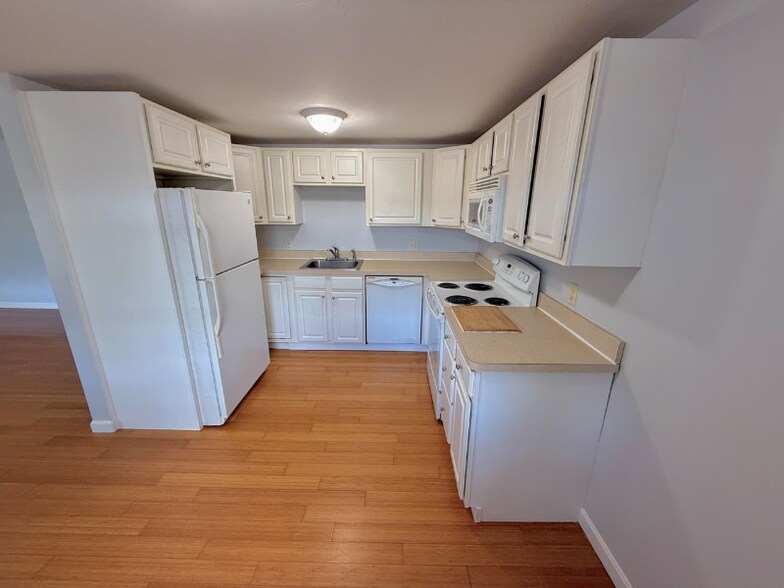 Building Photo - 56 Center St