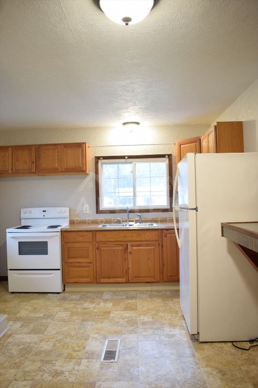 Building Photo - 489 Southward Dr