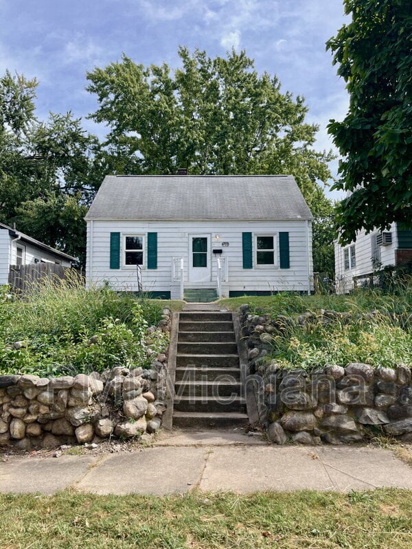 Building Photo - 3314 S Main St