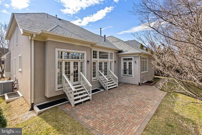 Building Photo - 7440 Old Maple Square