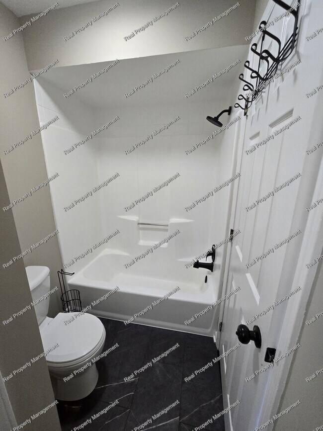 Building Photo - Updated 2 Bedroom Condo