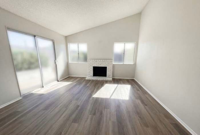 Building Photo - 13142 E Mesa Verde Dr