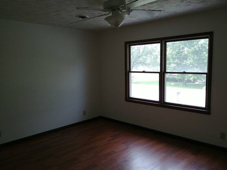 Building Photo - 351 Woodlawn Ave