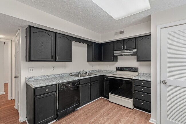 Building Photo - 476 E Red Bud Rd