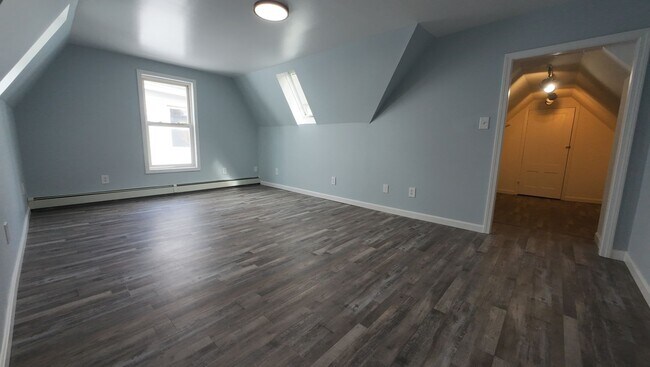 Building Photo - 823 Hayward St