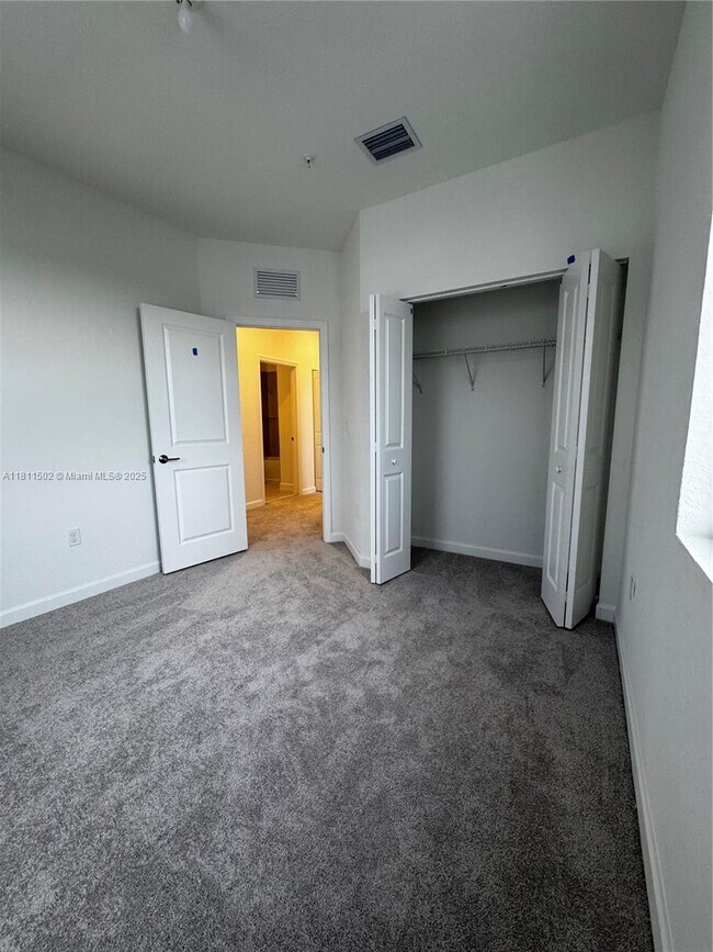 Building Photo - 104 SW 184th Way